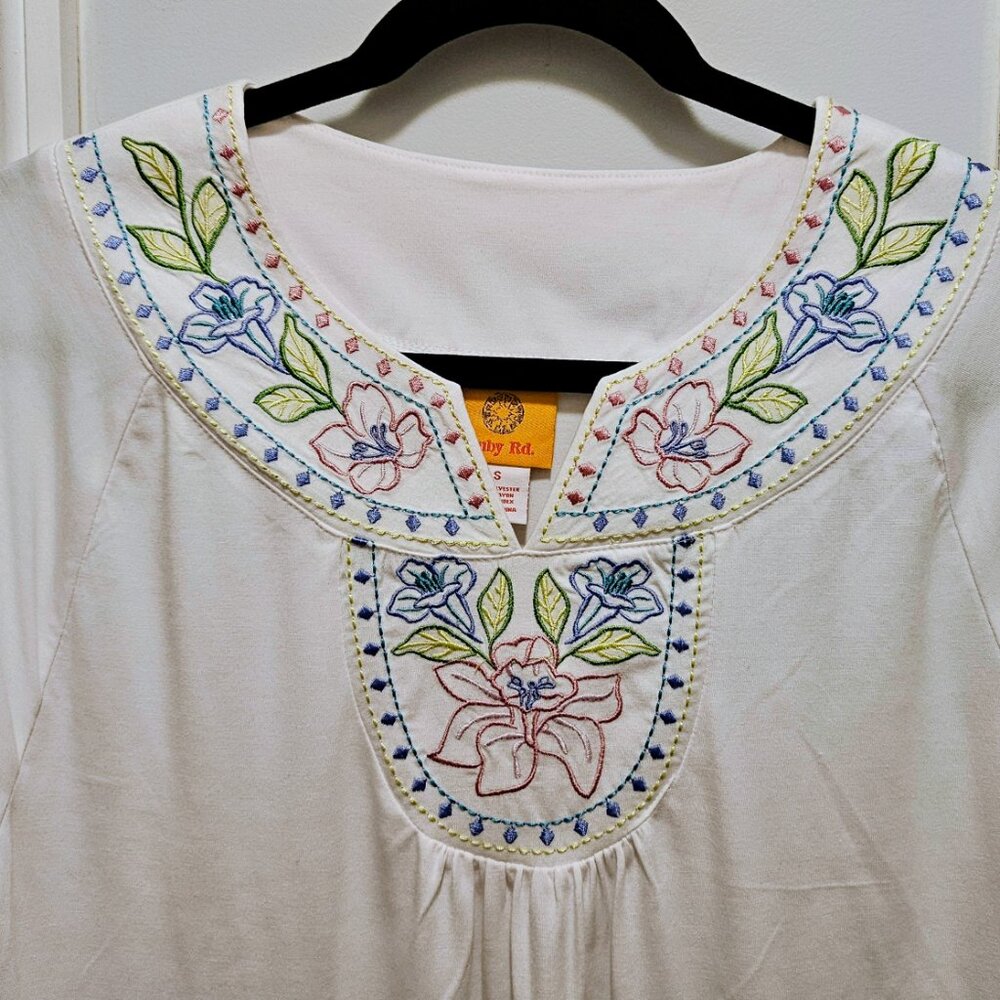 💯 Ruby Rd. Missy Spring Oasis Embroidered Knit Top 💯 - Picture 3 of 8